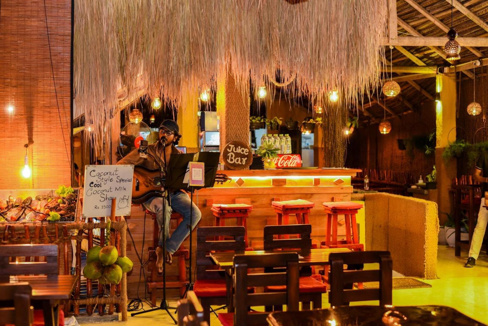 Отель Coconut Style Restaurant & Milinda Guest Унаватуна Экстерьер фото